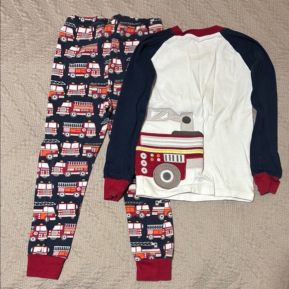 Pajama Set Bundle- Boys 4T - Picture 4 of 8